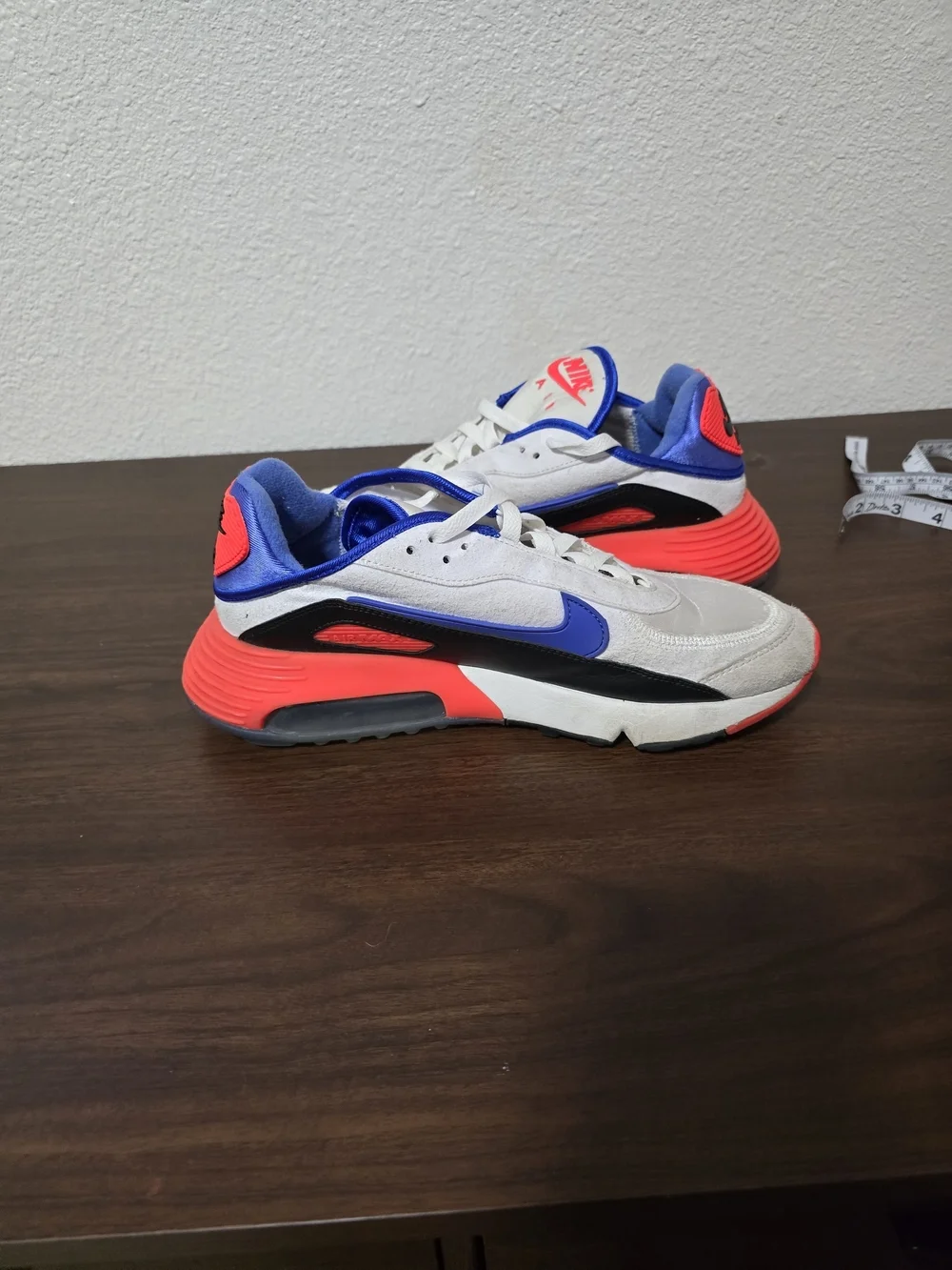 Nike Air Retro White Blue Orange Runner Sneakers
